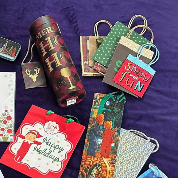 Christmas Gift Bag Bundle! - Picture 7 of 7